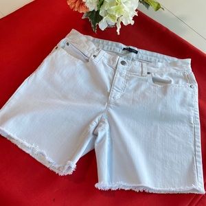 Beautiful Eileen Fisher White Cut Off Shorts Size 6